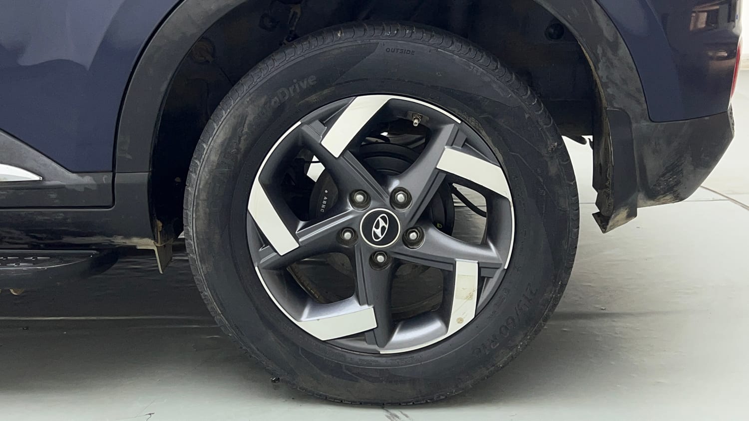 Used 2022 Hyundai Venue SX Plus 1.0 Turbo DCT Petrol Automatic tyres LEFT REAR TYRE RIM VIEW