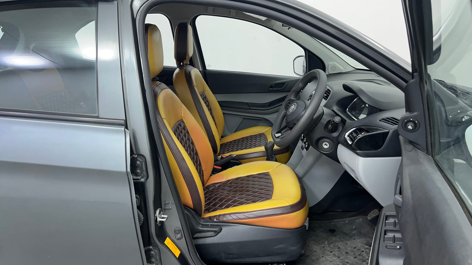 Used 2022 Tata Tiago XT CNG Cng Manual interior RIGHT SIDE FRONT DOOR CABIN VIEW