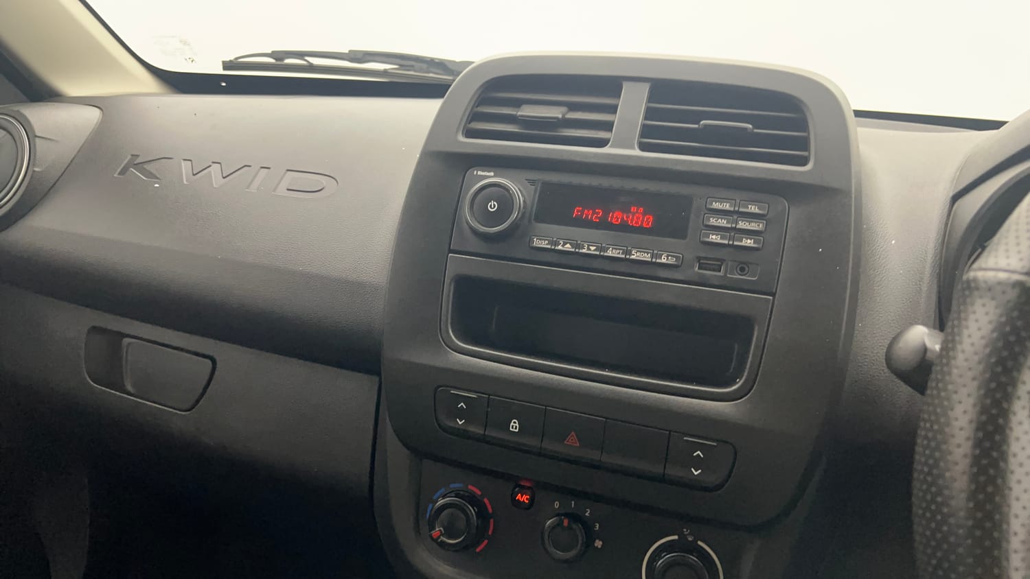 Used 2020 Renault Kwid RXL Petrol Manual interior MUSIC SYSTEM & AC CONTROL VIEW