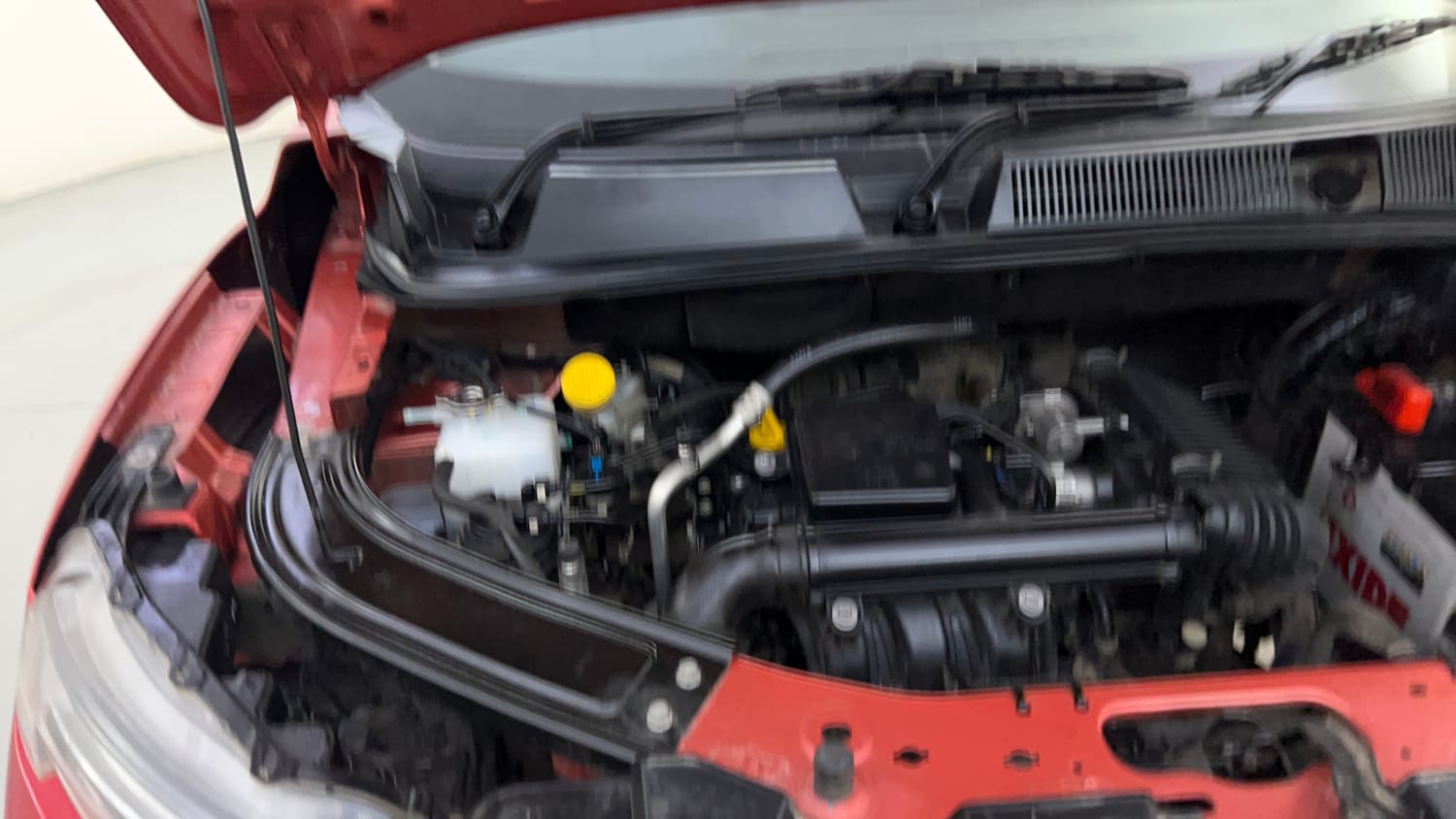 Used 2022 Renault Kiger RXT (O) MT Dual Tone Petrol Manual engine ENGINE RIGHT SIDE HINGE & APRON VIEW