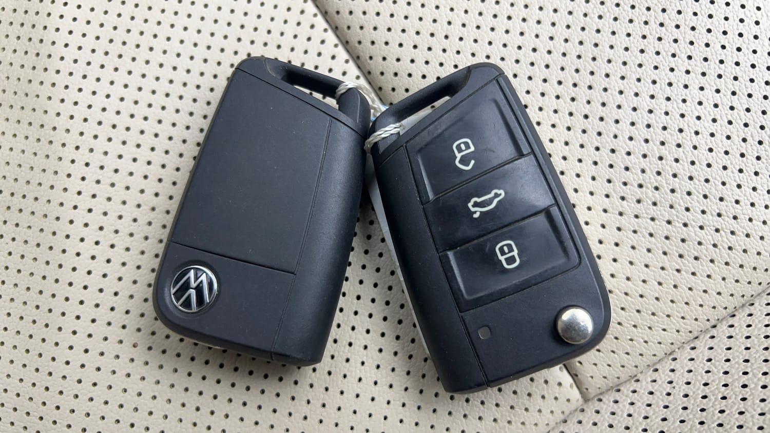 Used 2022 Volkswagen Virtus Topline 1.0 TSI AT Petrol Automatic extra CAR KEY VIEW
