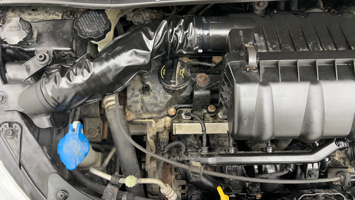 Used 2013 Hyundai i10 1.1L iRDE Magna Special Edition Petrol Manual engine ENGINE RIGHT SIDE VIEW
