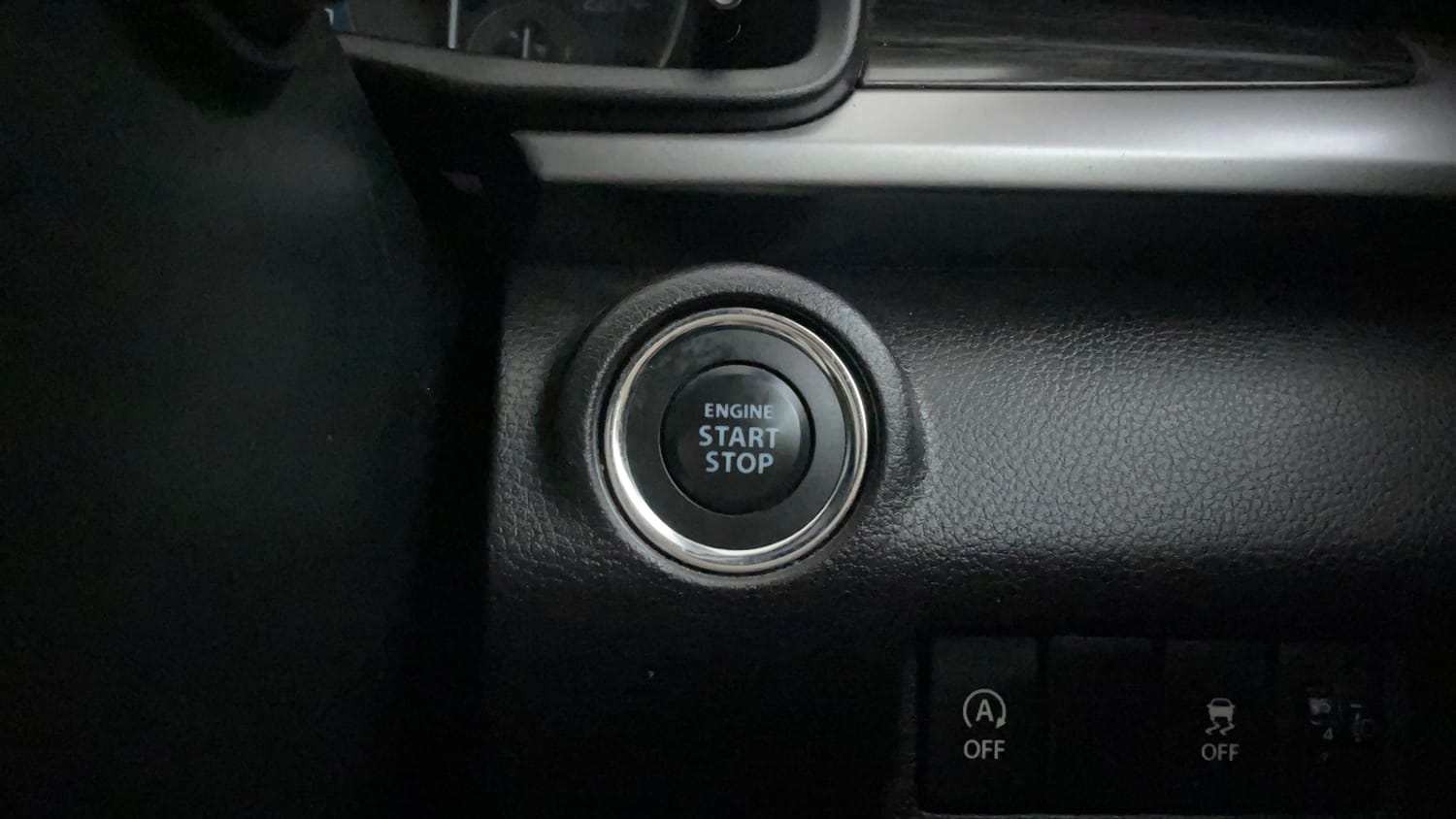 Used 2024 Maruti Suzuki XL6 Zeta MT Petrol Petrol Manual top_features Keyless start