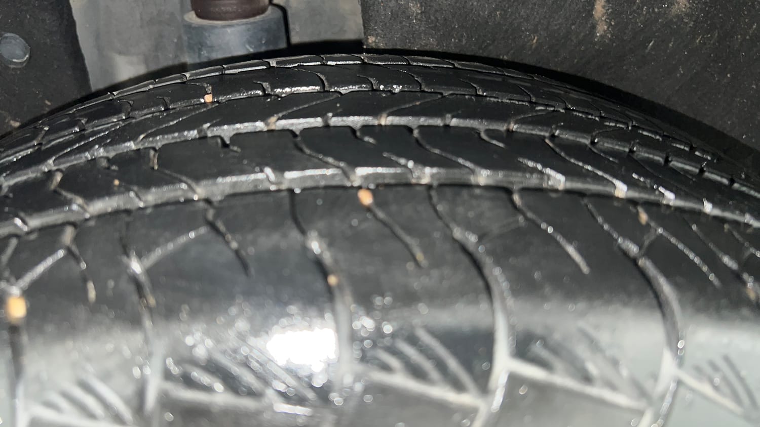 Used 2021 Hyundai Alcazar Signature (O) 6 STR 1.5 Diesel AT Diesel Automatic tyres RIGHT REAR TYRE TREAD VIEW