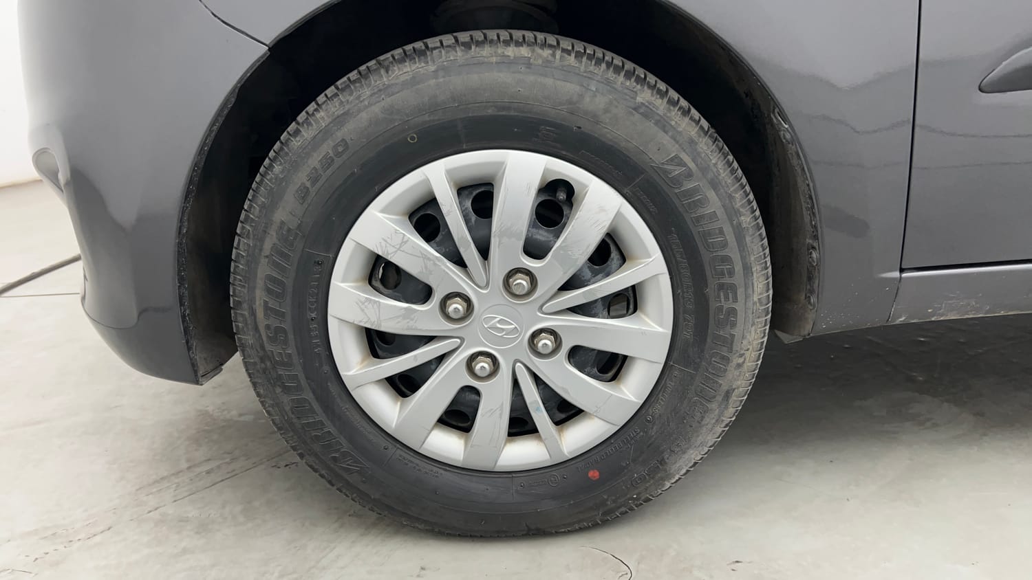 Used 2013 Hyundai i10 1.1L iRDE Magna Special Edition Petrol Manual tyres LEFT FRONT TYRE RIM VIEW