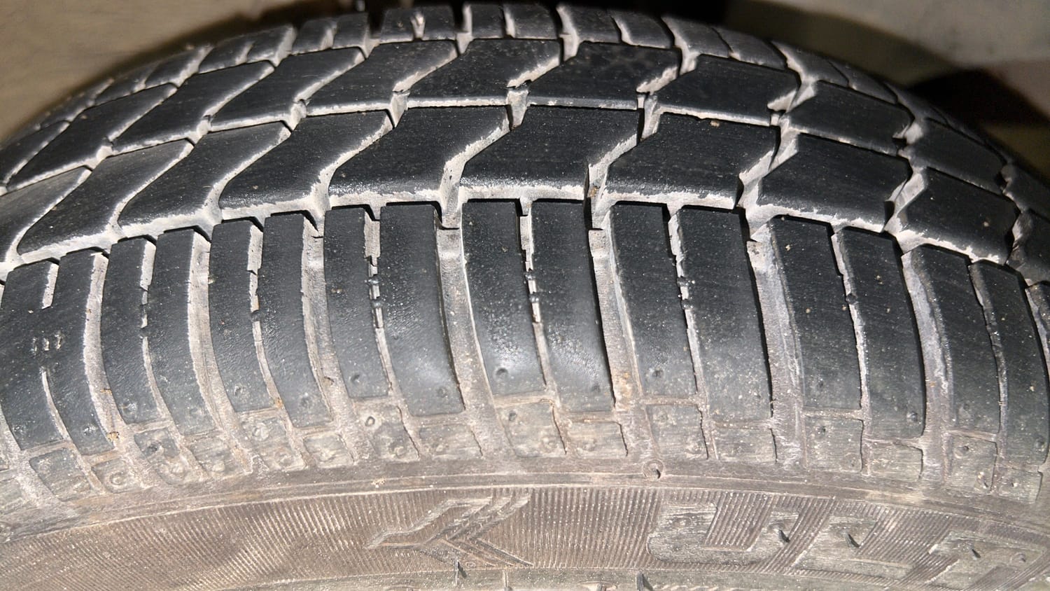 Used 2015 Tata Nano Twist XTA Petrol Automatic tyres RIGHT FRONT TYRE TREAD VIEW