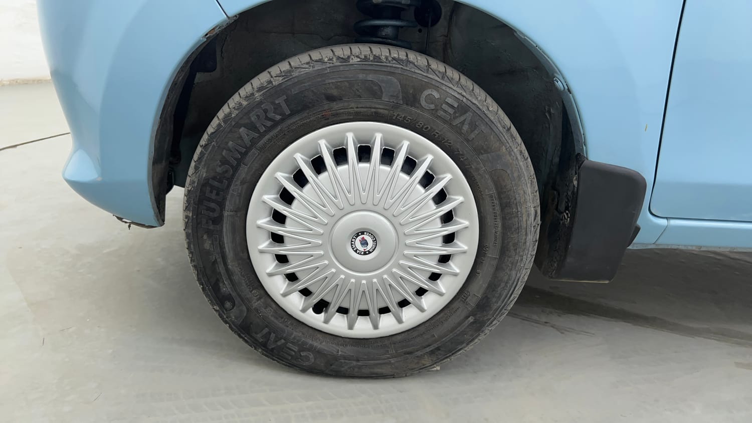 Used 2015 Maruti Suzuki Alto 800 Lxi Petrol Manual tyres LEFT FRONT TYRE RIM VIEW