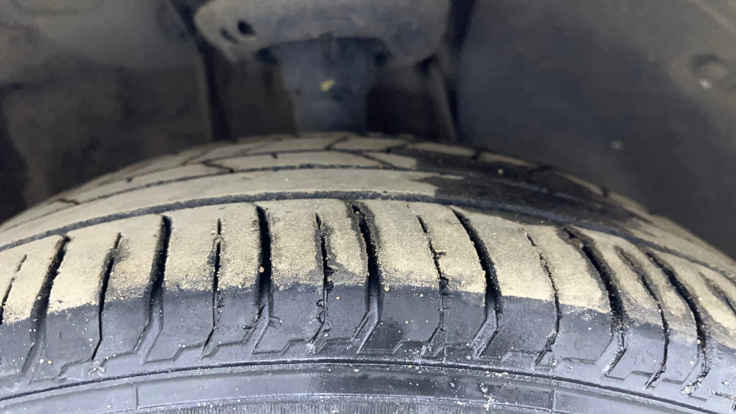 Used 2025 Hyundai New i20 Asta (O) 1.2 IVT Petrol Automatic tyres RIGHT FRONT TYRE TREAD VIEW