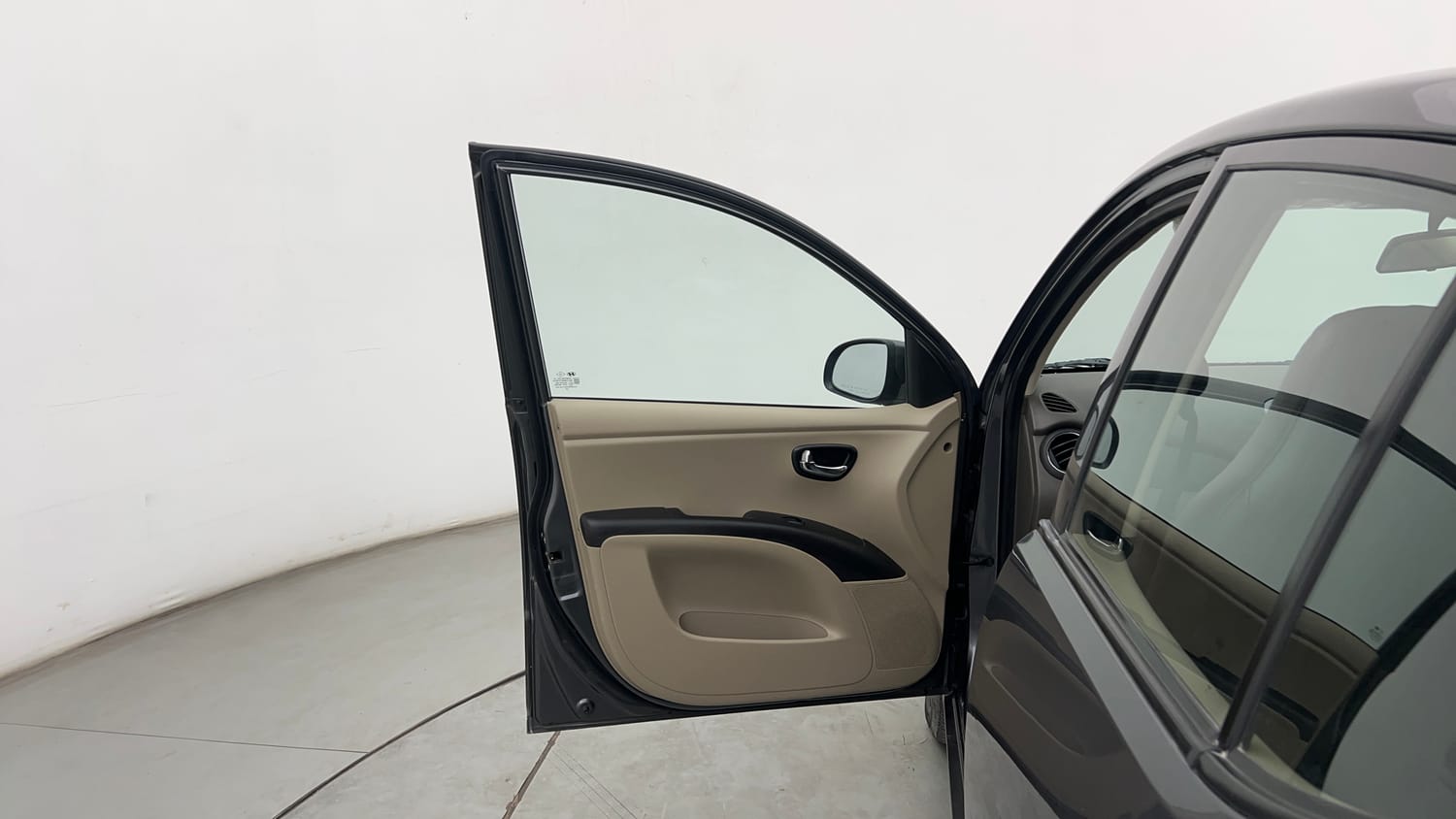 Used 2013 Hyundai i10 1.1L iRDE Magna Special Edition Petrol Manual interior LEFT FRONT DOOR OPEN VIEW