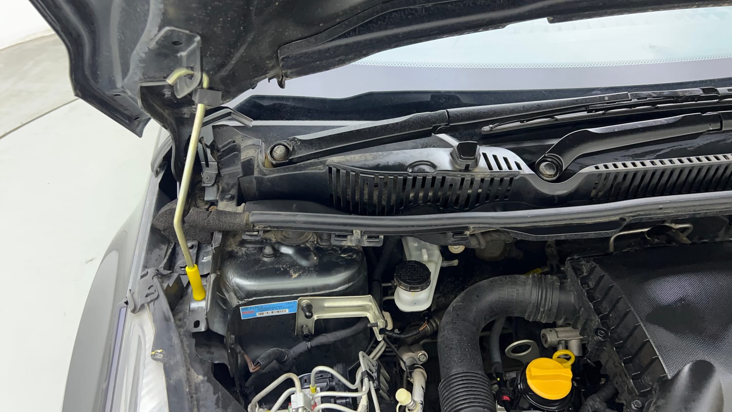 Used 2023 Tata Nexon XZA Plus Petrol Automatic engine ENGINE RIGHT SIDE HINGE & APRON VIEW