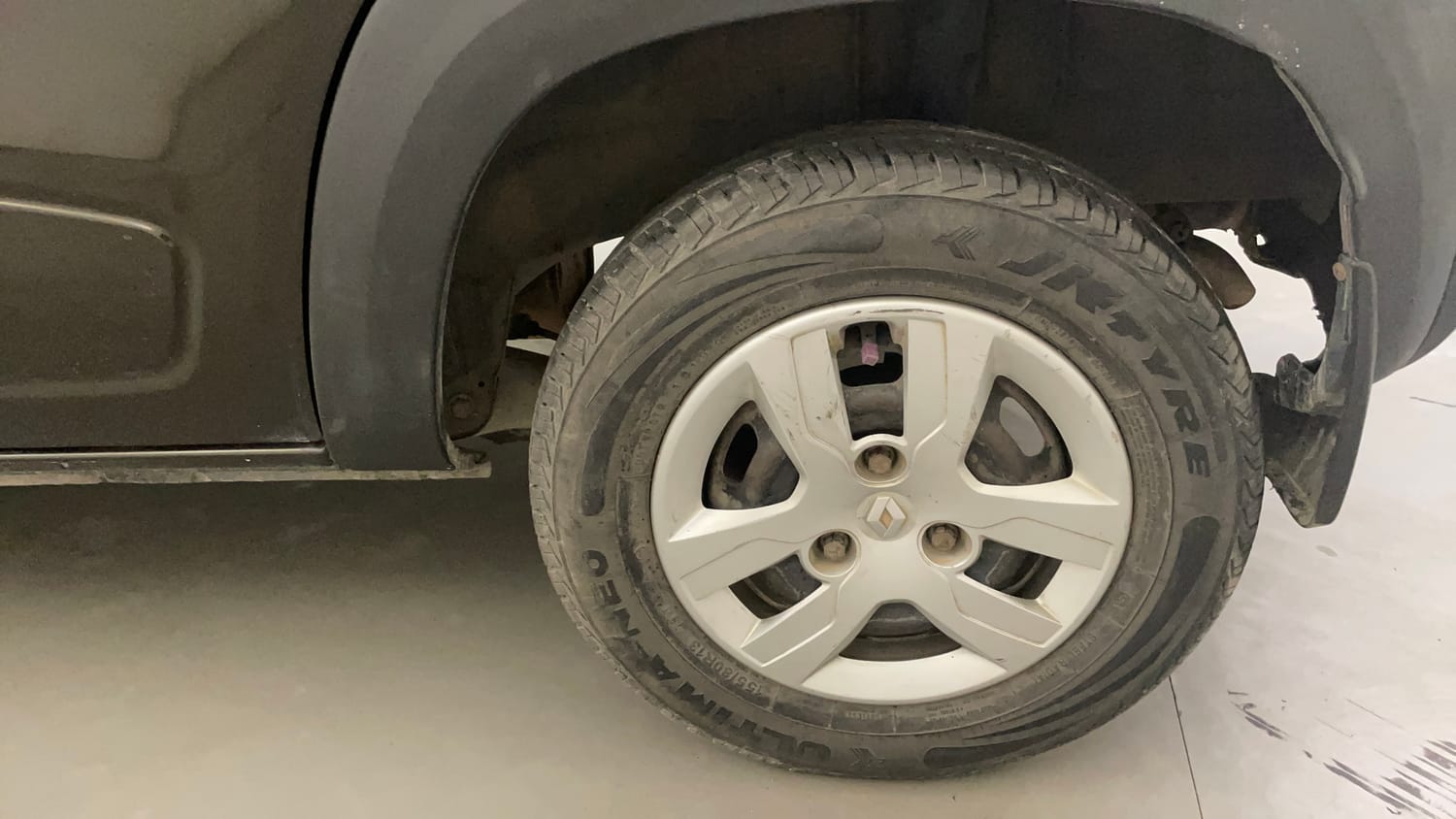 Used 2016 Renault Kwid RXL Petrol Manual tyres LEFT REAR TYRE RIM VIEW