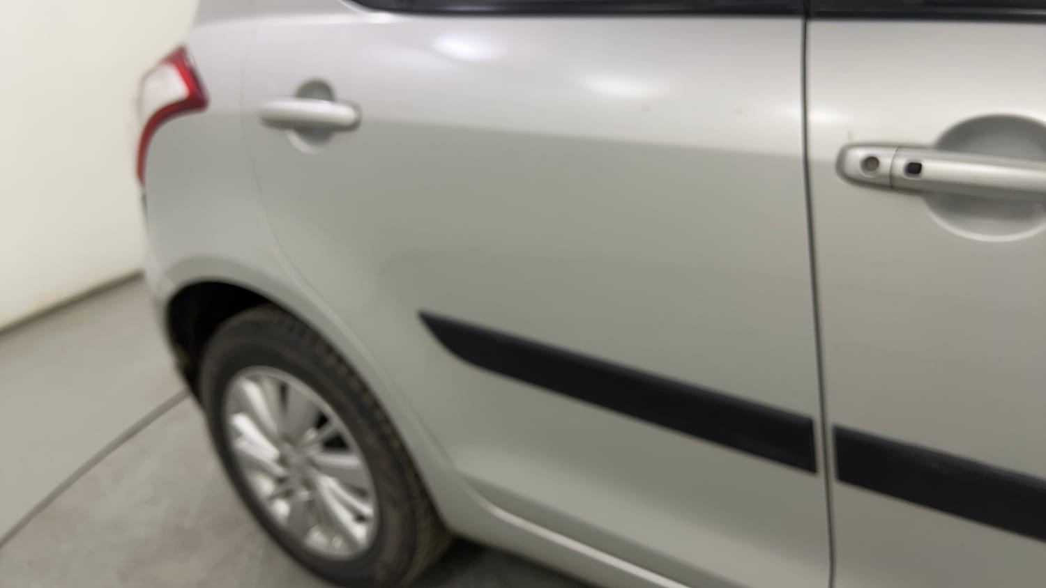 Used 2016 Maruti Suzuki Swift ZXi Petrol Manual dents MINOR DENT