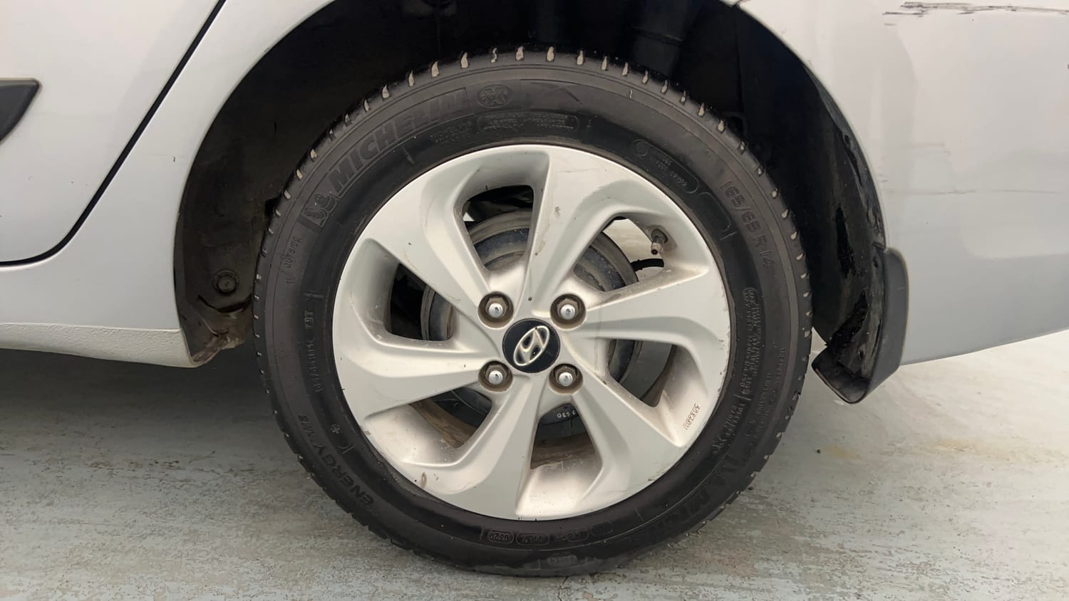 Used 2019 Hyundai Xcent SX Petrol Manual tyres LEFT REAR TYRE RIM VIEW