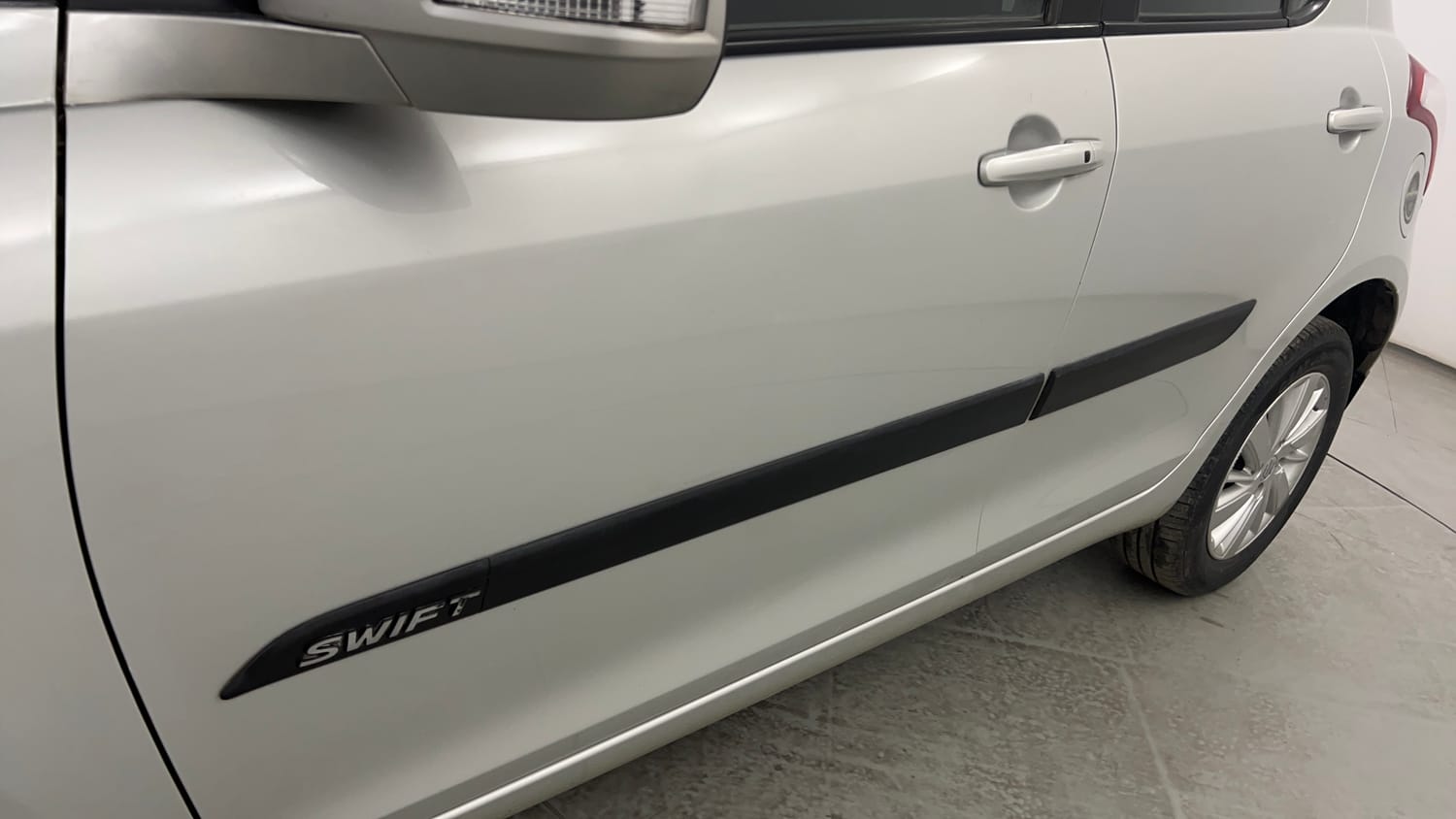 Used 2016 Maruti Suzuki Swift ZXi Petrol Manual dents MINOR DENT
