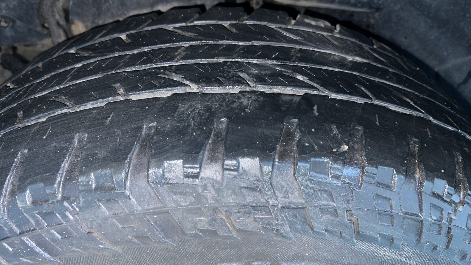 Used 2018 Mahindra XUV500 W9 Diesel Manual tyres RIGHT REAR TYRE TREAD VIEW