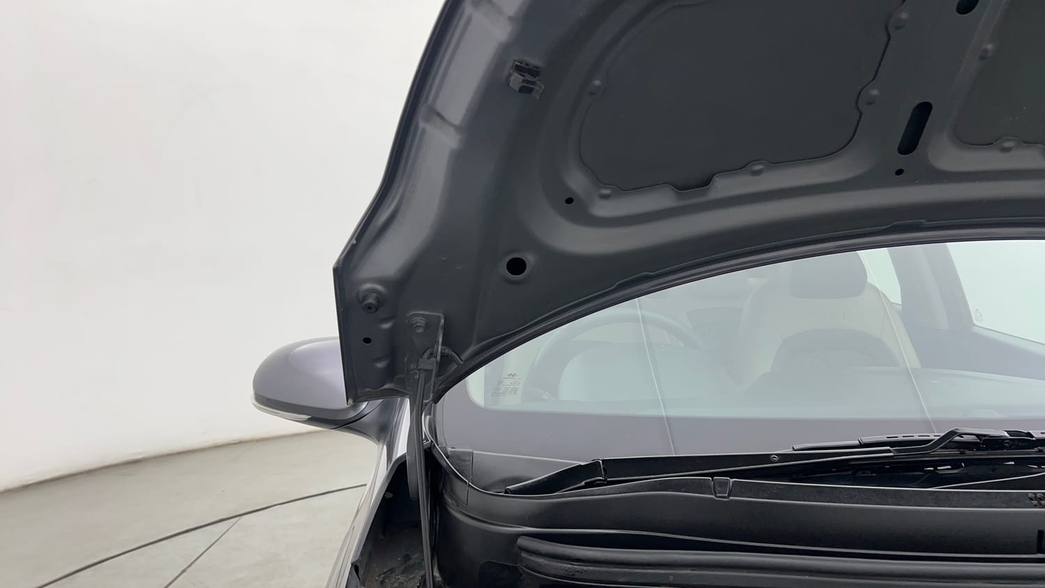 Used 2018 Hyundai Xcent SX (O) Petrol Manual engine ENGINE RIGHT SIDE HINGE & APRON VIEW