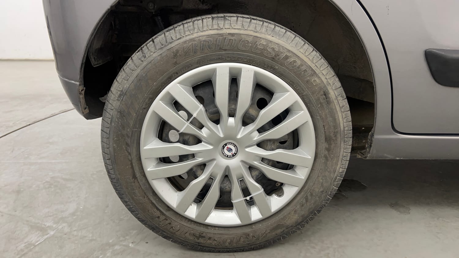 Used 2018 Maruti Suzuki Wagon R 1.0 VXI AMT Petrol Automatic tyres RIGHT REAR TYRE RIM VIEW