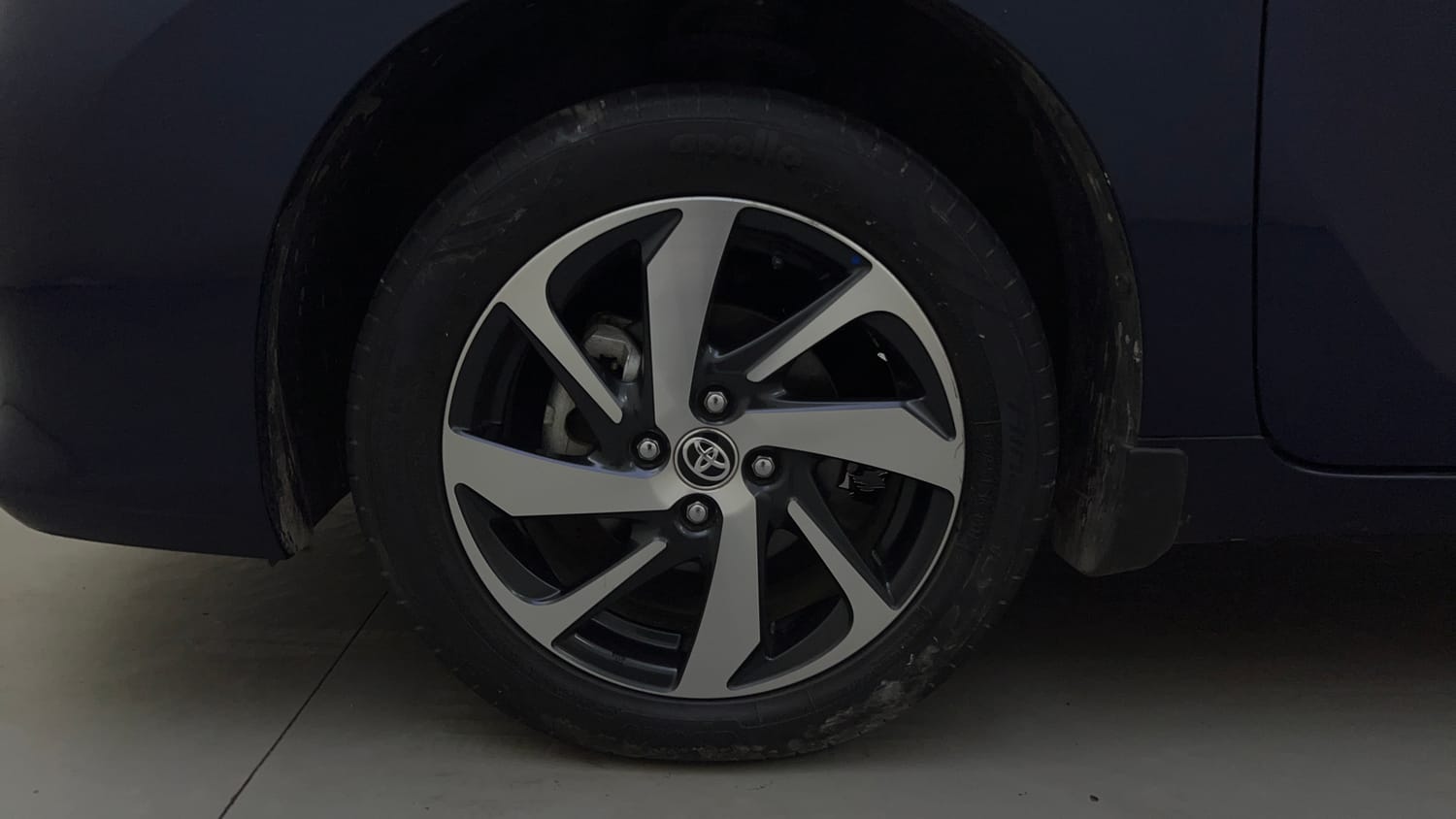 Used 2024 Toyota Glanza V AMT Petrol Automatic tyres LEFT FRONT TYRE RIM VIEW