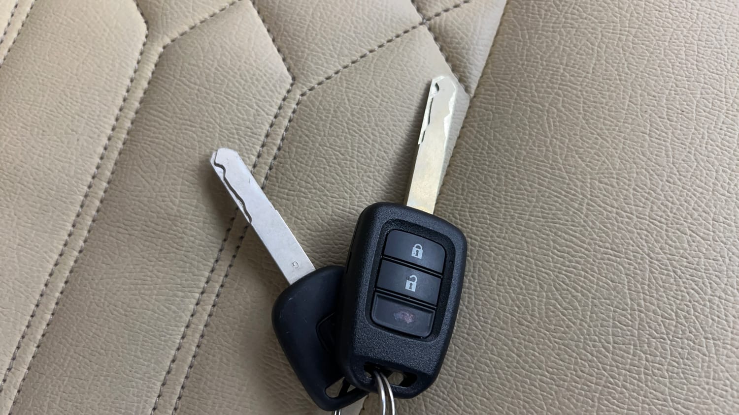 Used 2016 Honda Jazz V AT Petrol Petrol Automatic extra CAR KEY VIEW
