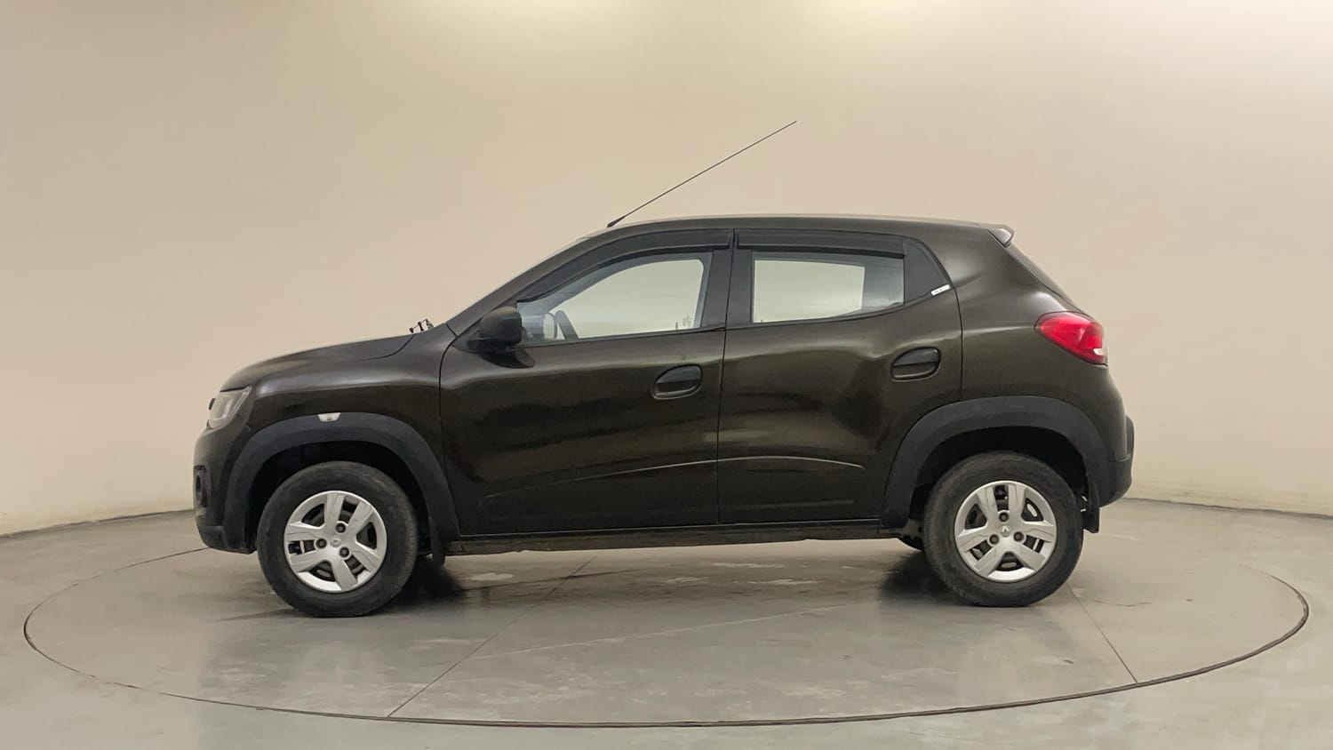 Used 2016 Renault Kwid RXL Petrol Manual exterior LEFT SIDE VIEW