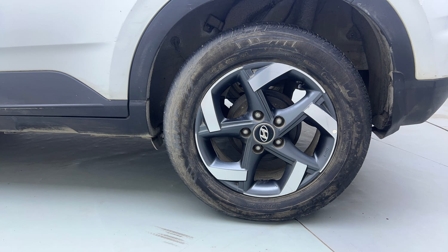 Used 2019 Hyundai Venue SX Plus 1.0 Turbo DCT Petrol Automatic tyres LEFT REAR TYRE RIM VIEW