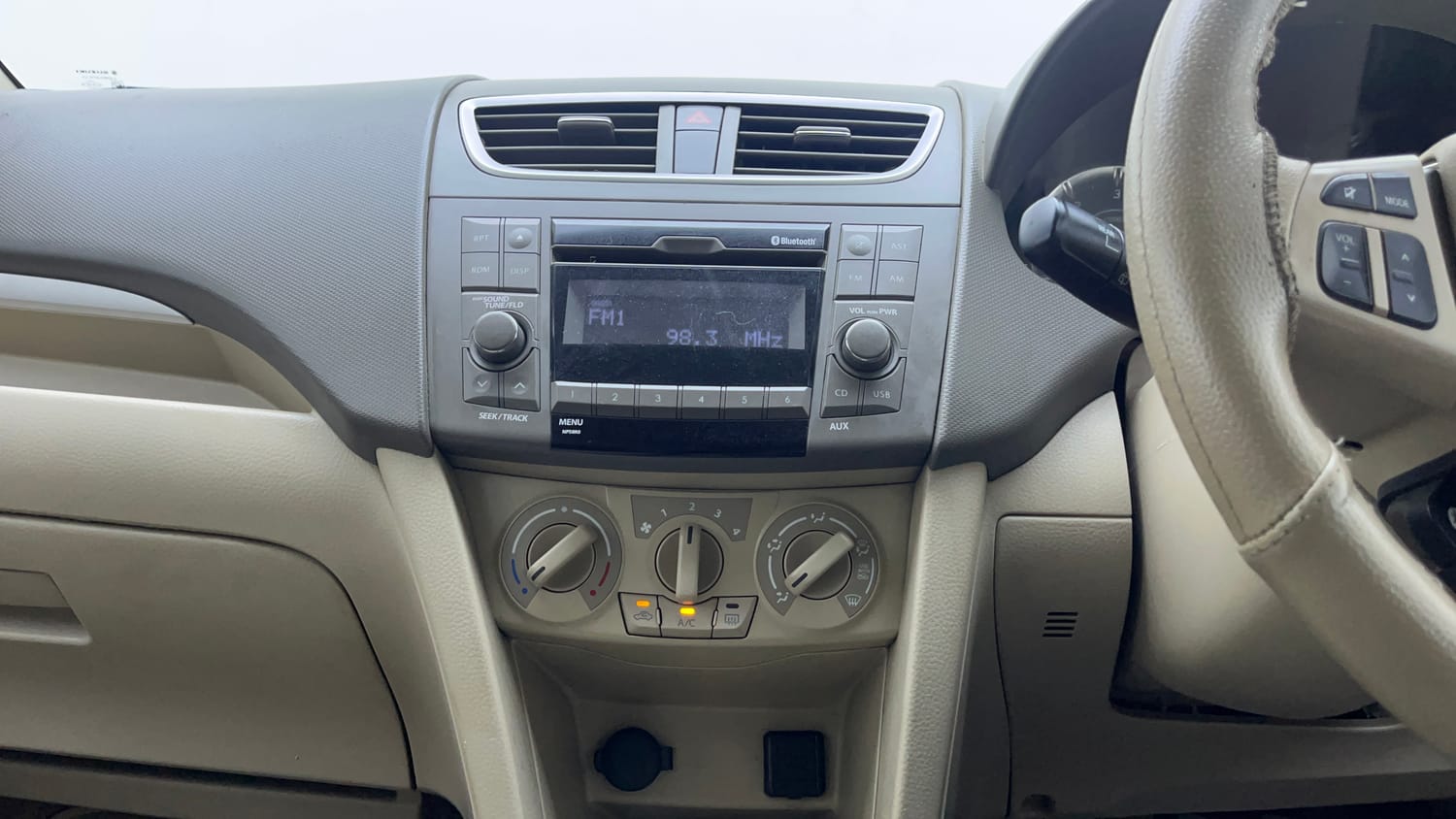 Used 2015 Maruti Suzuki Ertiga ZDI SHVS Diesel Manual interior MUSIC SYSTEM & AC CONTROL VIEW