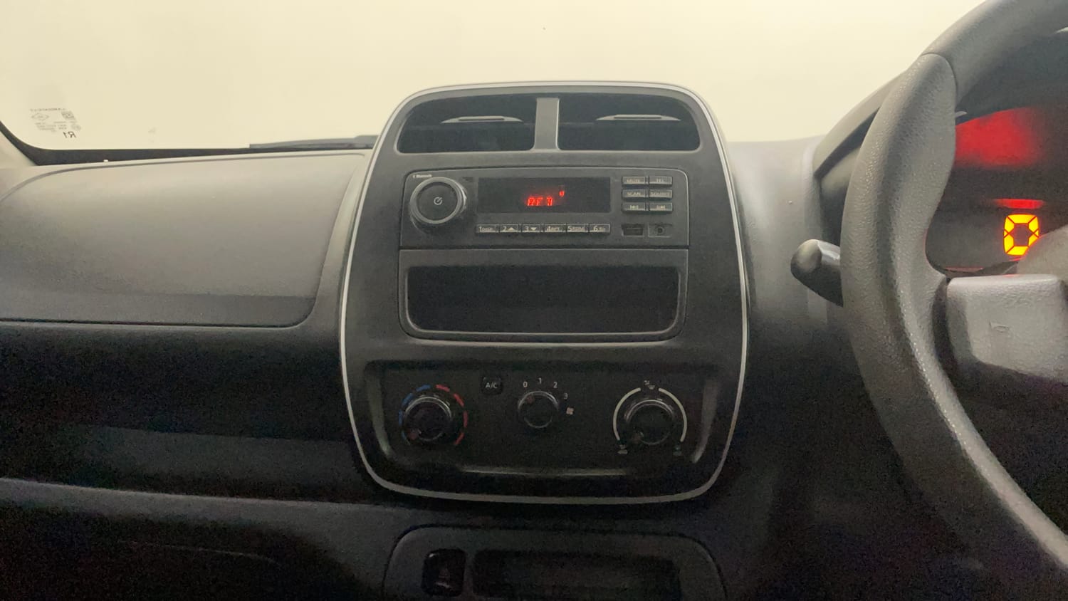 Used 2016 Renault Kwid RXL Petrol Manual interior MUSIC SYSTEM & AC CONTROL VIEW