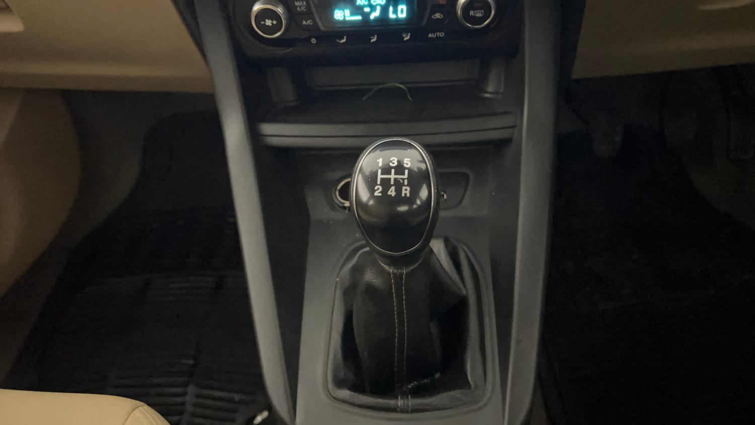 Used 2019 Ford Figo Aspire Trend Plus 1.2 Ti-VCT Petrol Manual interior GEAR  KNOB VIEW