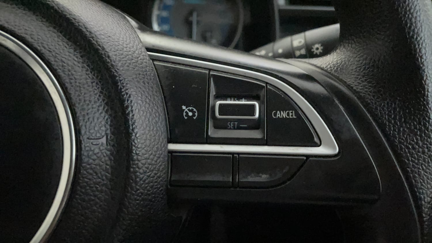 Used 2024 Maruti Suzuki XL6 Zeta MT Petrol Petrol Manual top_features Cruise control
