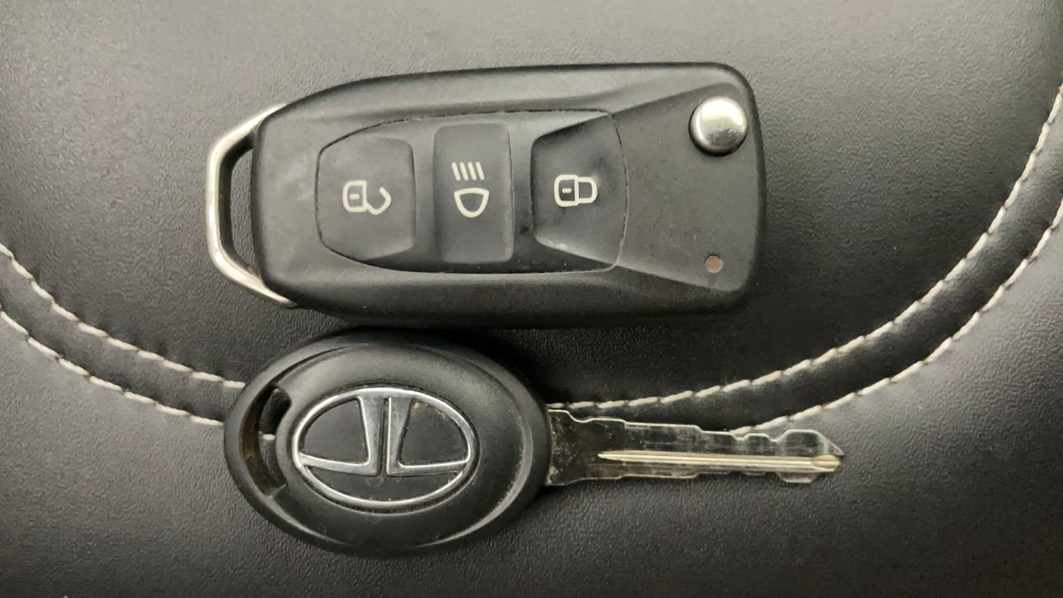 Used 2016 Tata Tiago Revotron XZ Petrol Manual extra CAR KEY VIEW