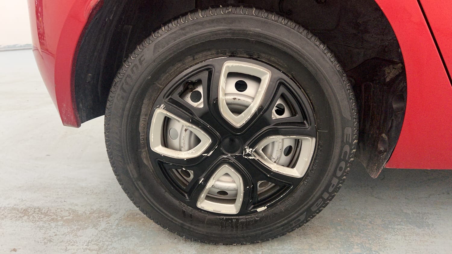 Used 2021 Tata Altroz XE Petrol Petrol Manual tyres RIGHT REAR TYRE RIM VIEW