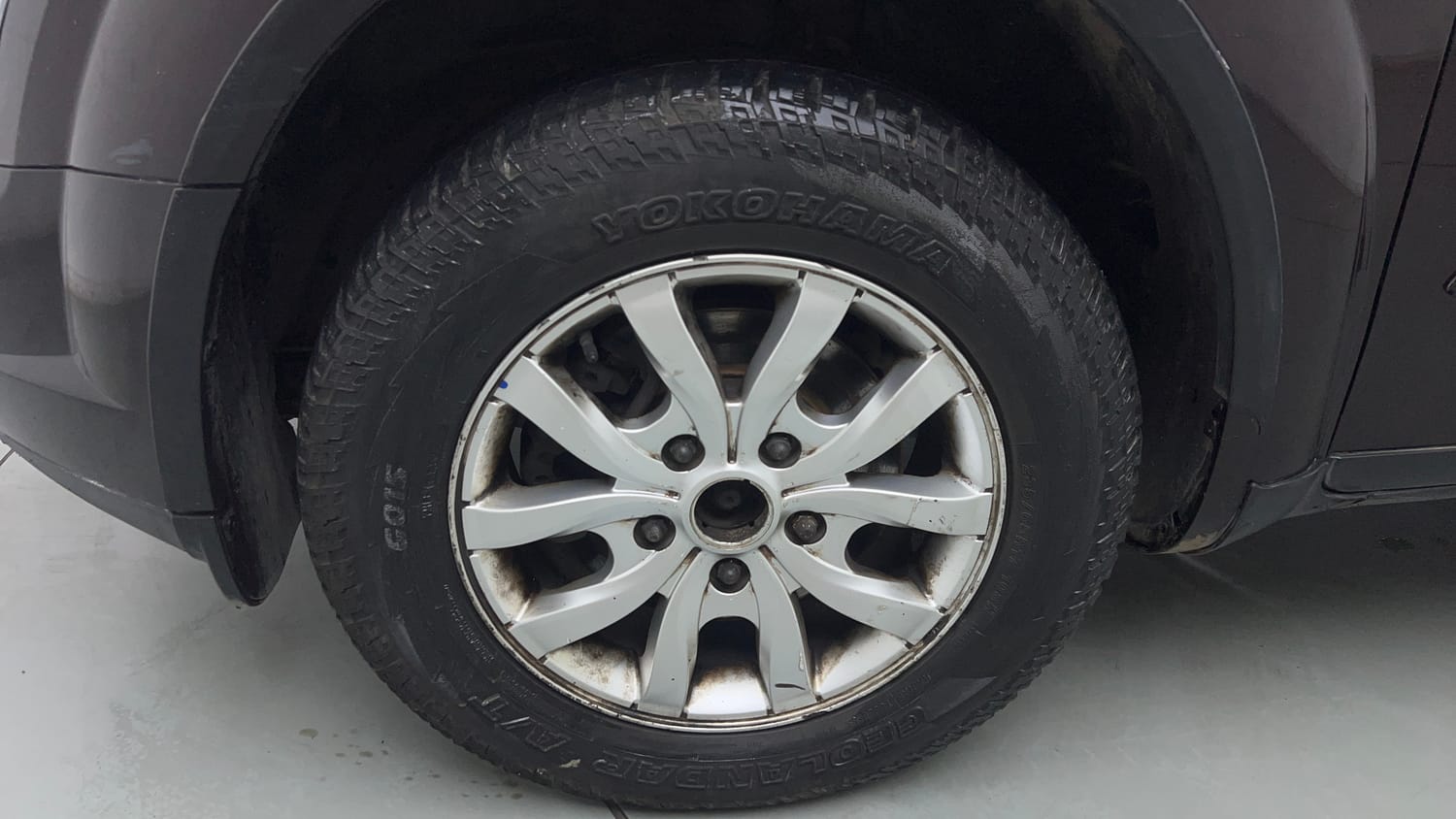 Used 2018 Mahindra XUV500 W9 Diesel Manual tyres LEFT FRONT TYRE RIM VIEW