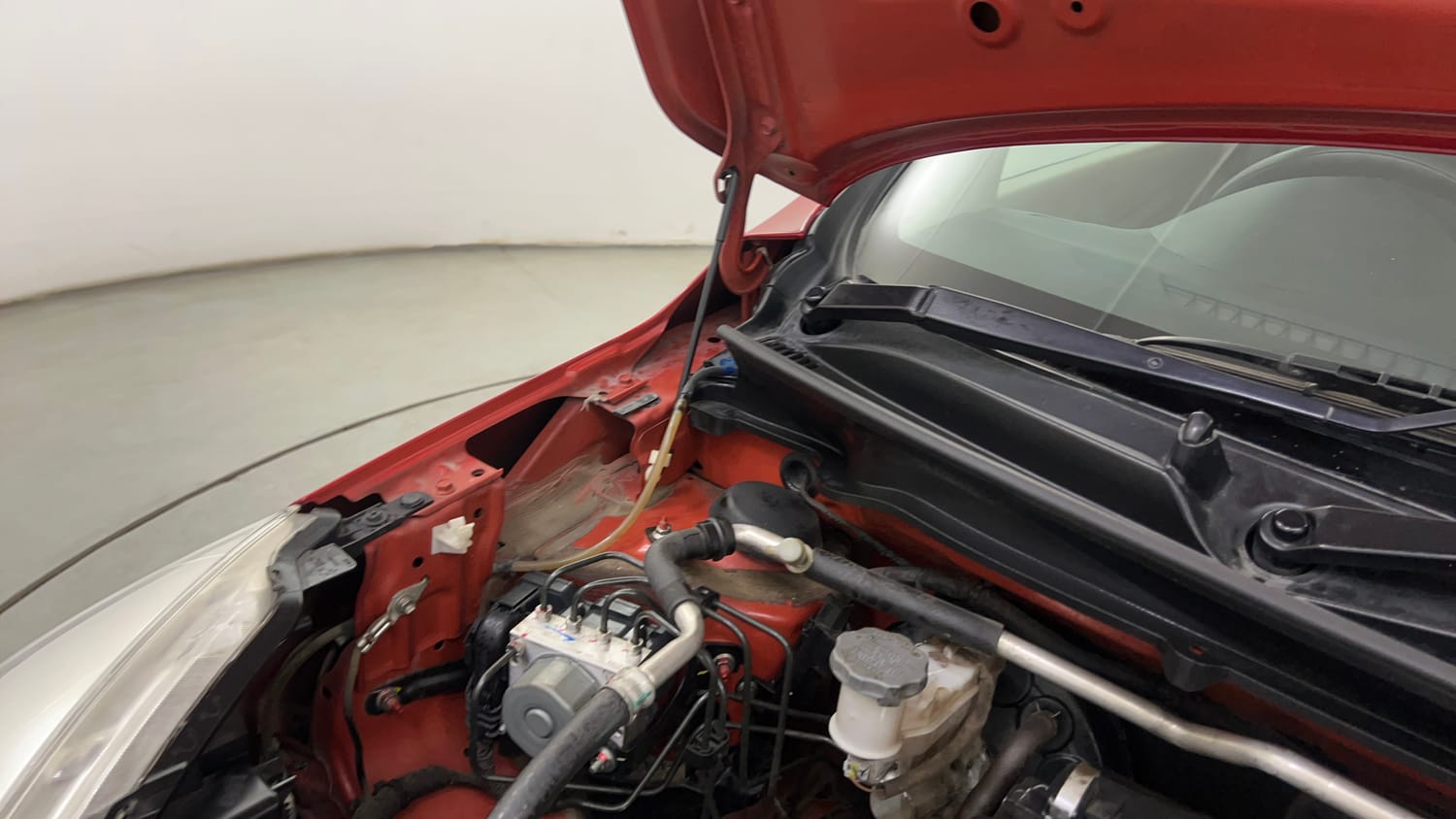 Used 2020 Maruti Suzuki Celerio ZXi AMT Petrol Automatic engine ENGINE RIGHT SIDE HINGE & APRON VIEW