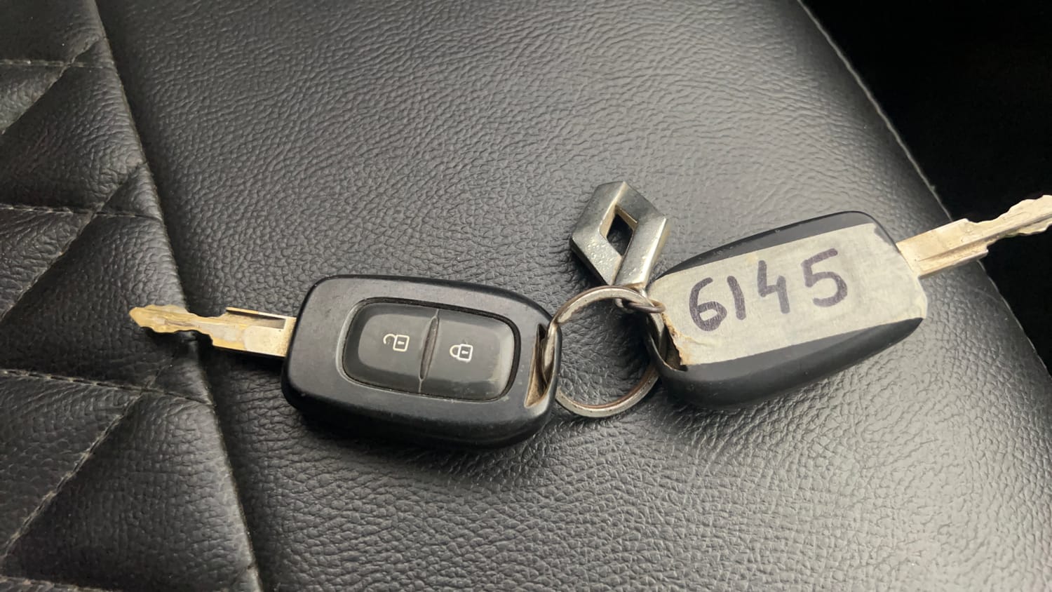 Used 2020 Renault Kwid RXL Petrol Manual extra CAR KEY VIEW