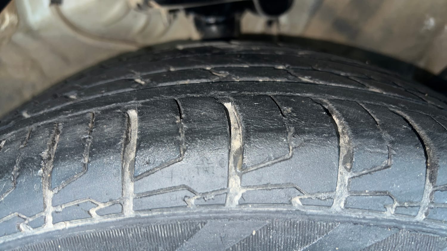 Used 2023 Kia Seltos HTX 1.5 Petrol Manual tyres RIGHT FRONT TYRE TREAD VIEW