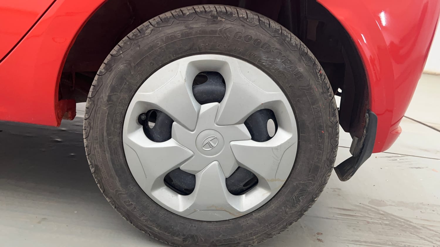 Used 2022 Tata Tiago XTA Petrol Automatic tyres LEFT REAR TYRE RIM VIEW