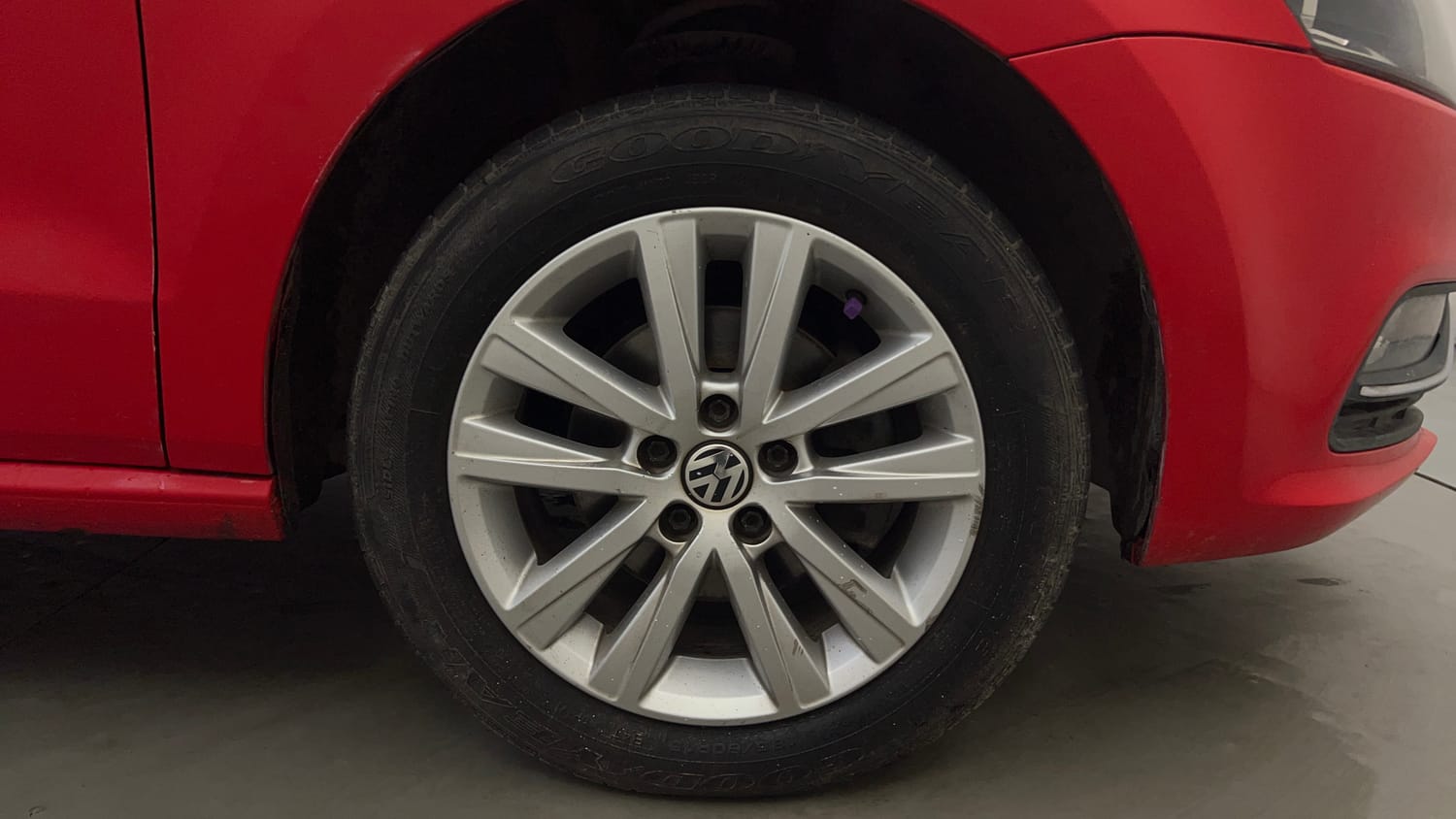 Used 2016 Volkswagen Polo GT TSI Petrol Automatic tyres RIGHT FRONT TYRE RIM VIEW
