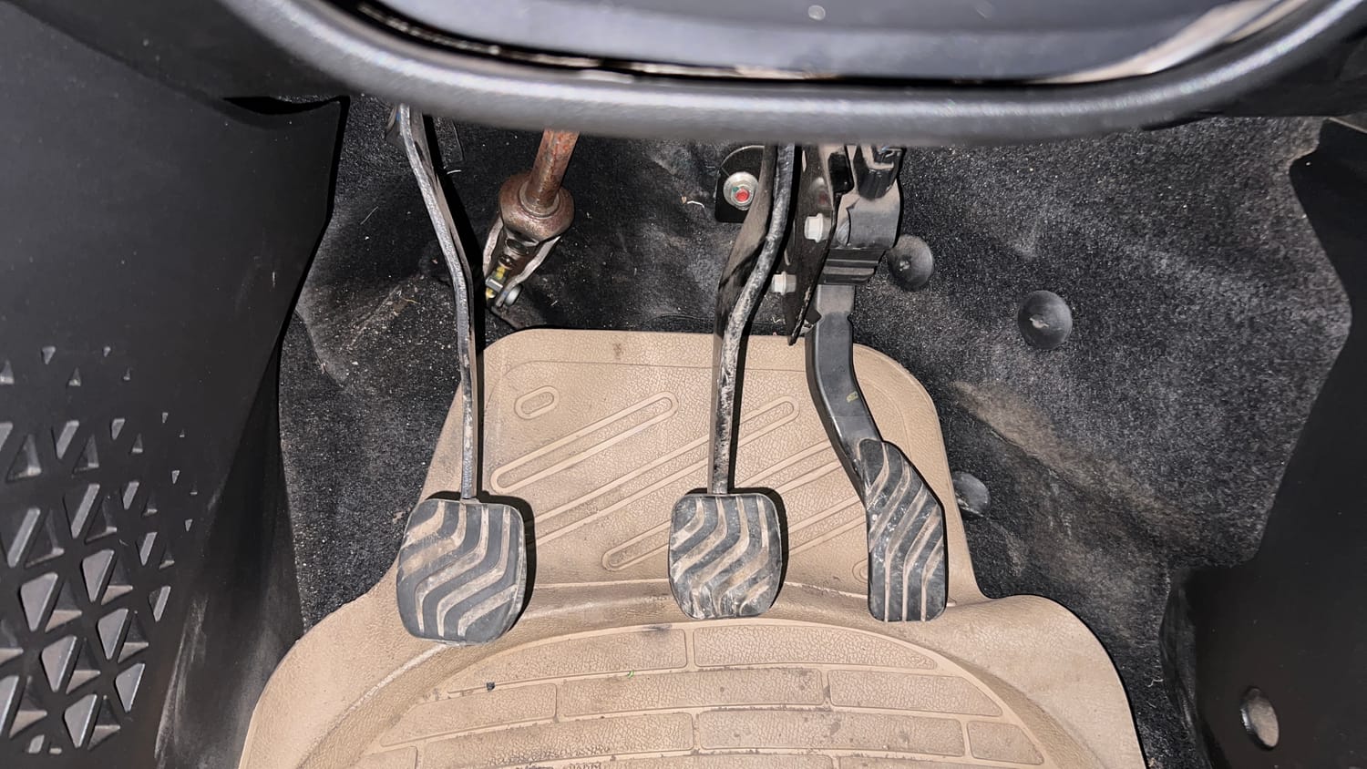 Used 2022 Renault Kiger RXT (O) MT Dual Tone Petrol Manual interior PEDALS VIEW