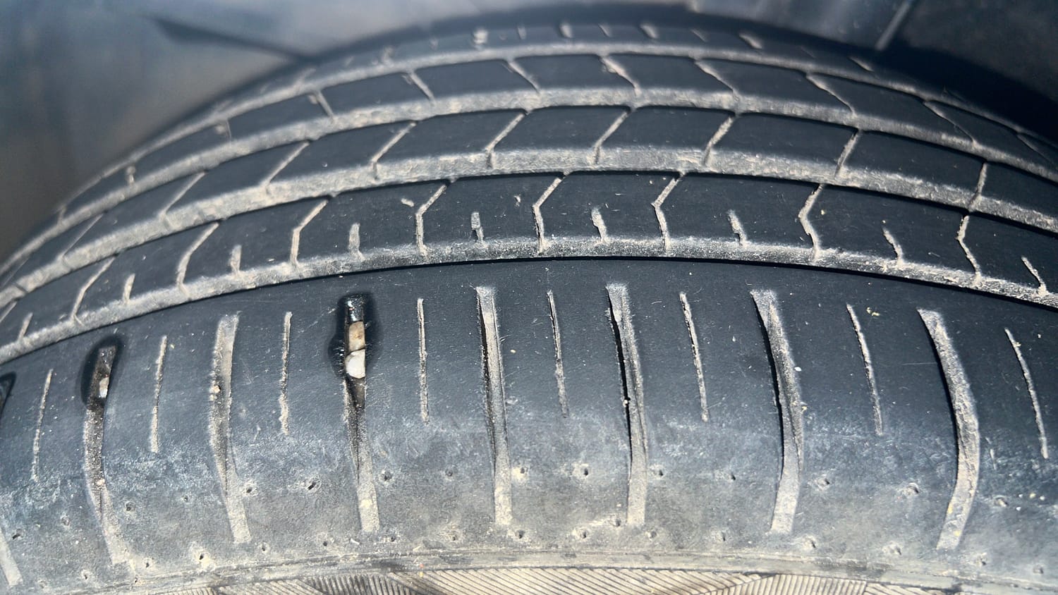 Used 2024 Toyota Glanza V Petrol Manual tyres LEFT FRONT TYRE TREAD VIEW