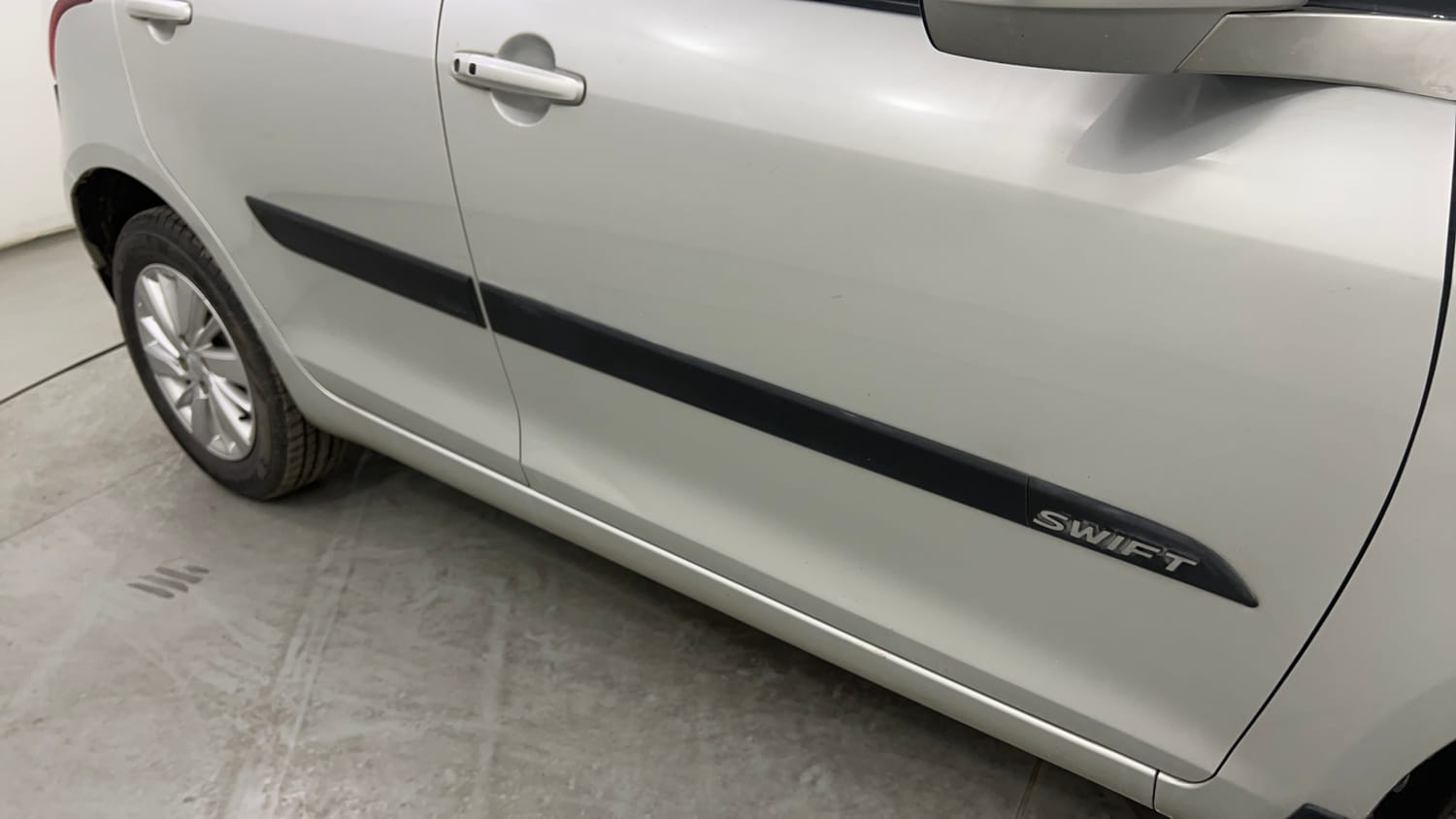 Used 2016 Maruti Suzuki Swift ZXi Petrol Manual dents MINOR DENT