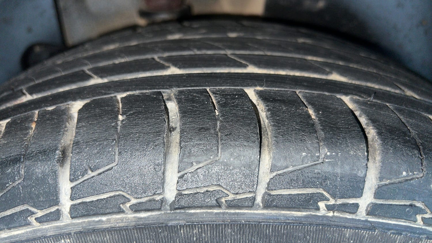 Used 2023 Kia Seltos HTX 1.5 Petrol Manual tyres RIGHT REAR TYRE TREAD VIEW