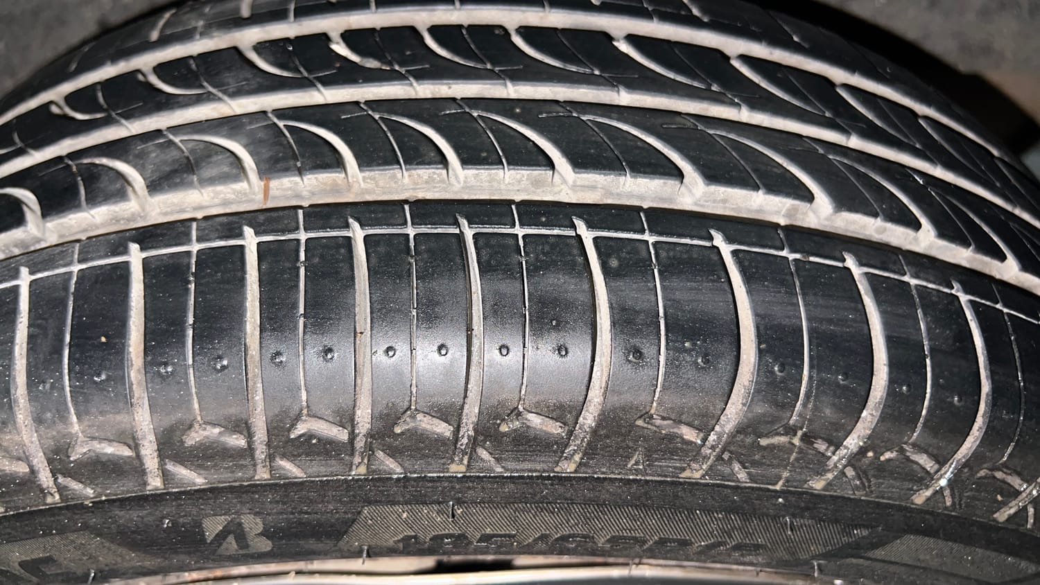 Used 2020 Renault Triber RXZ Petrol Manual tyres LEFT REAR TYRE TREAD VIEW