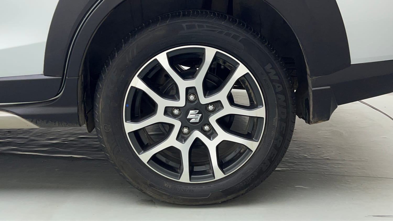 Used 2026 Maruti Suzuki XL6 Zeta MT Petrol Petrol Manual tyres LEFT REAR TYRE RIM VIEW
