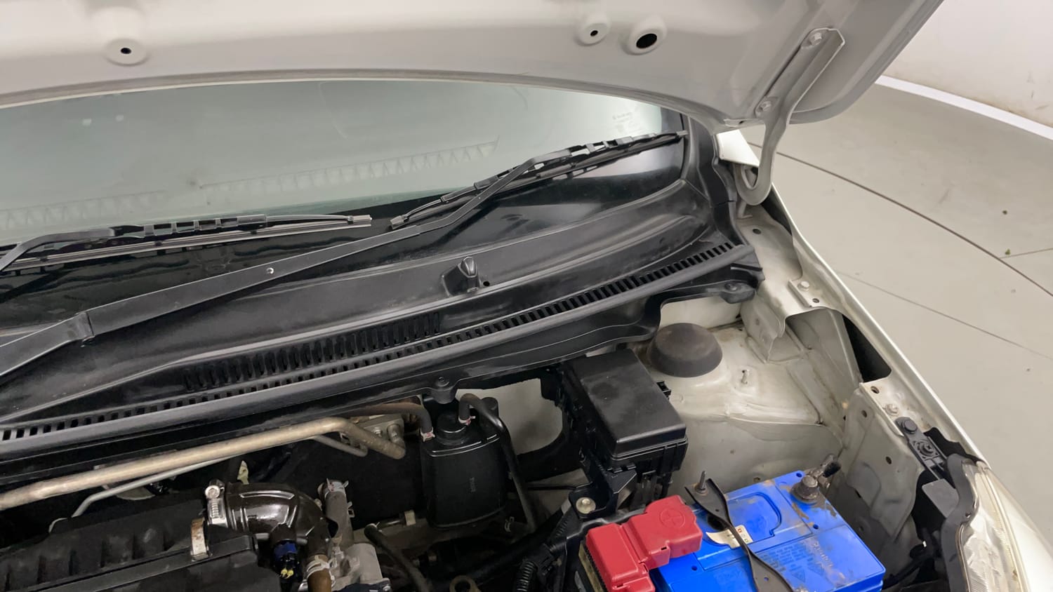 Used 2016 Maruti Suzuki Celerio VXi Petrol Manual engine ENGINE LEFT SIDE HINGE & APRON VIEW