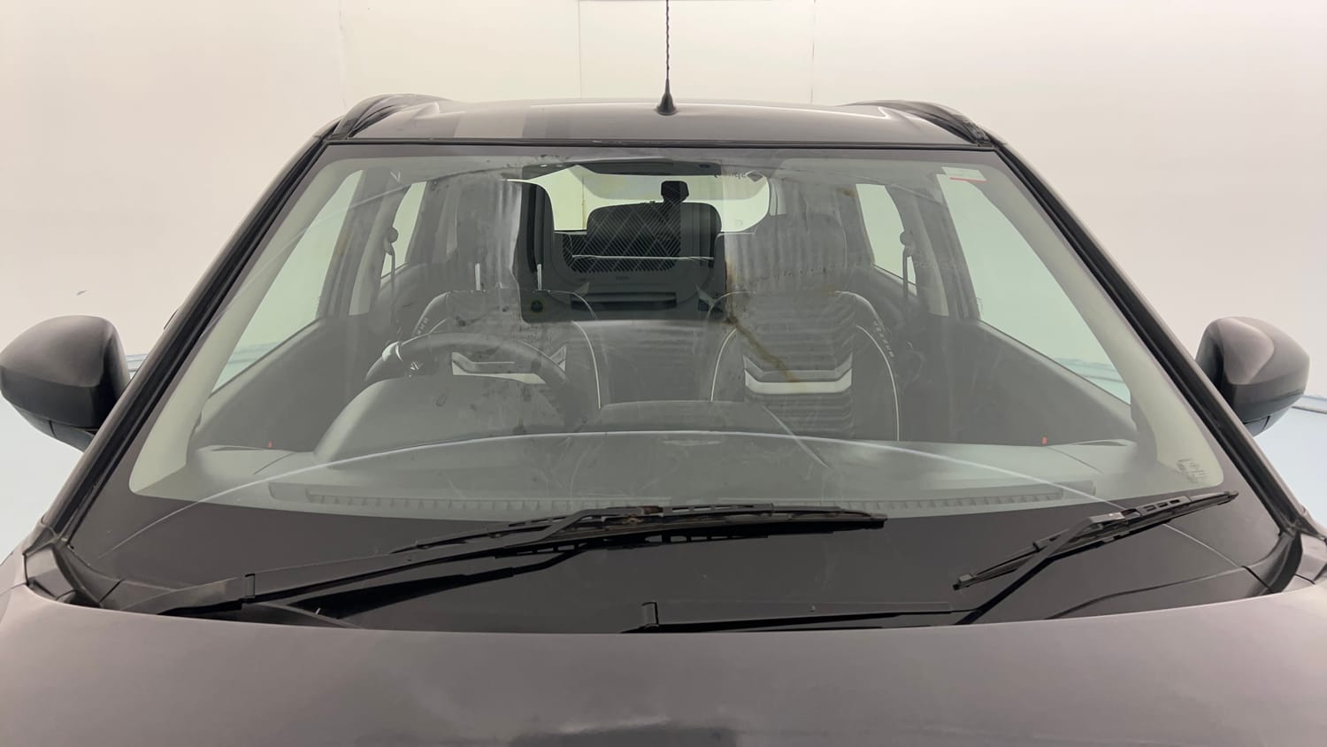 Used 2016 Maruti Suzuki Vitara Brezza [2016-2020] VDi Diesel Manual exterior FRONT WINDSHIELD VIEW