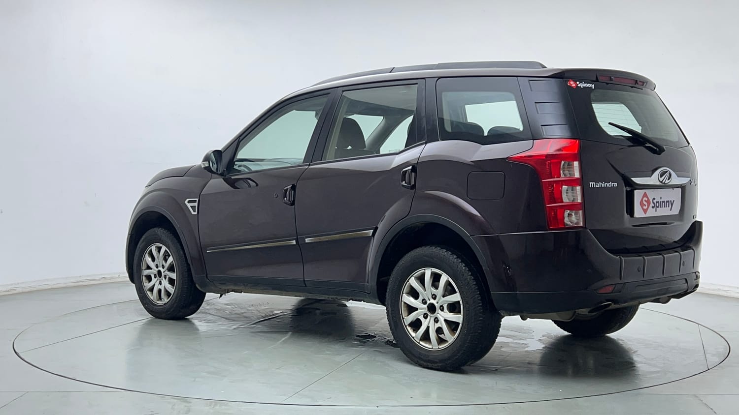 Used 2018 Mahindra XUV500 W9 Diesel Manual exterior LEFT REAR CORNER VIEW