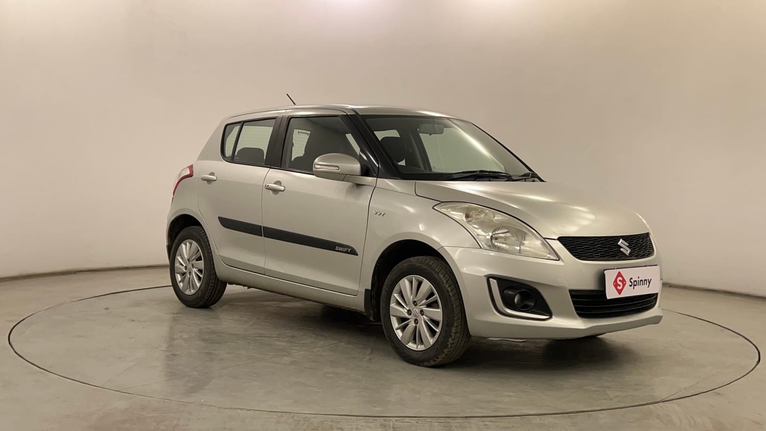 Used 2016 Maruti Suzuki Swift ZXi Petrol Manual exterior RIGHT FRONT CORNER VIEW