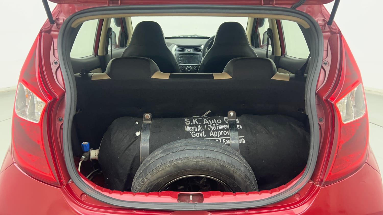 Used 2017 Hyundai Eon Era +  CNG (Outside Fitted) Cng Manual interior DICKY INSIDE VIEW