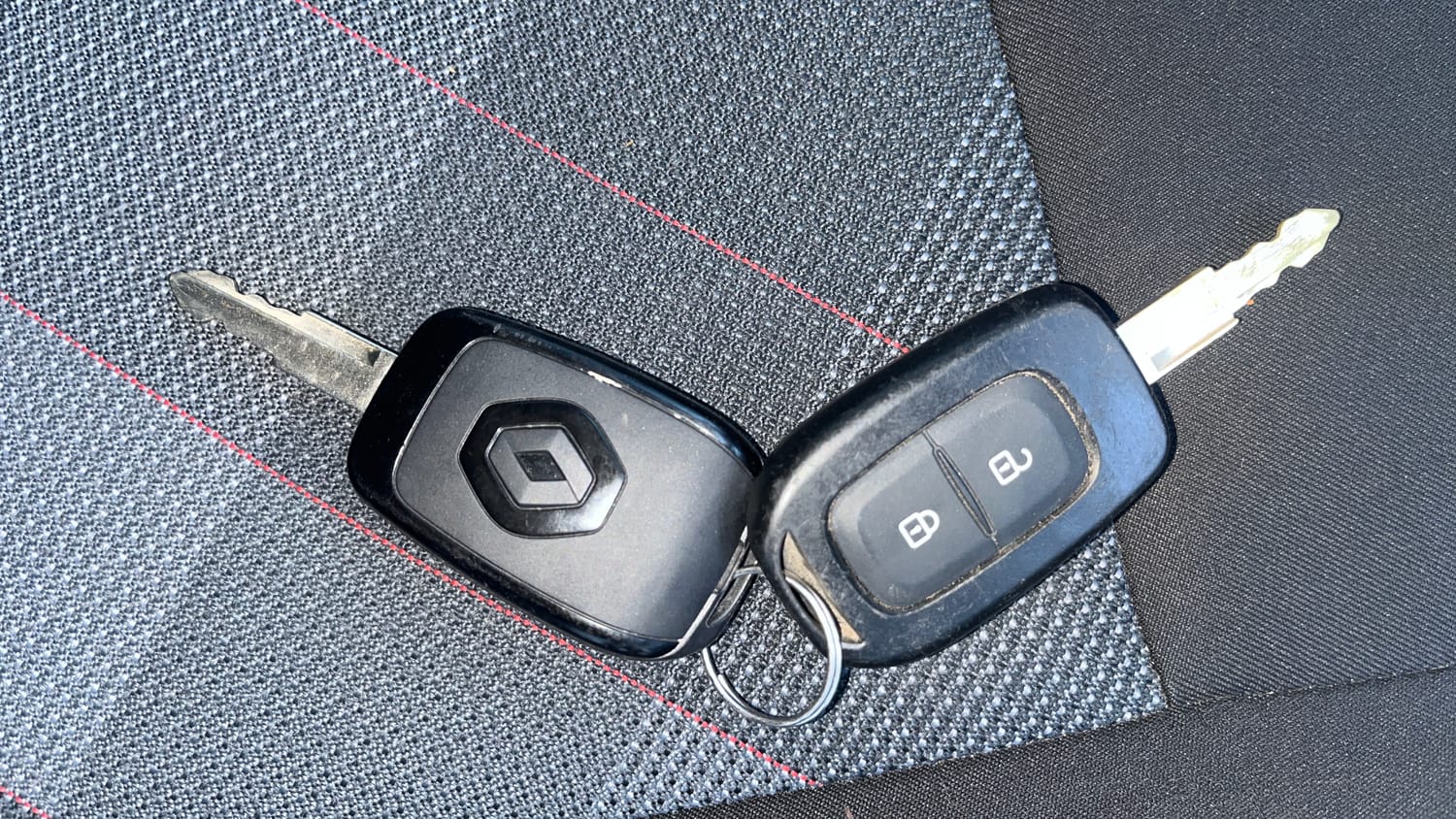 Used 2020 Renault Kwid RXT 1.0 AMT Opt Petrol Automatic extra CAR KEY VIEW