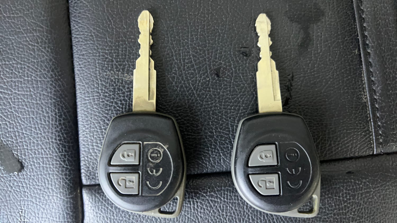 Used 2017 Maruti Suzuki Dzire VXi AMT Petrol Automatic extra CAR KEY VIEW